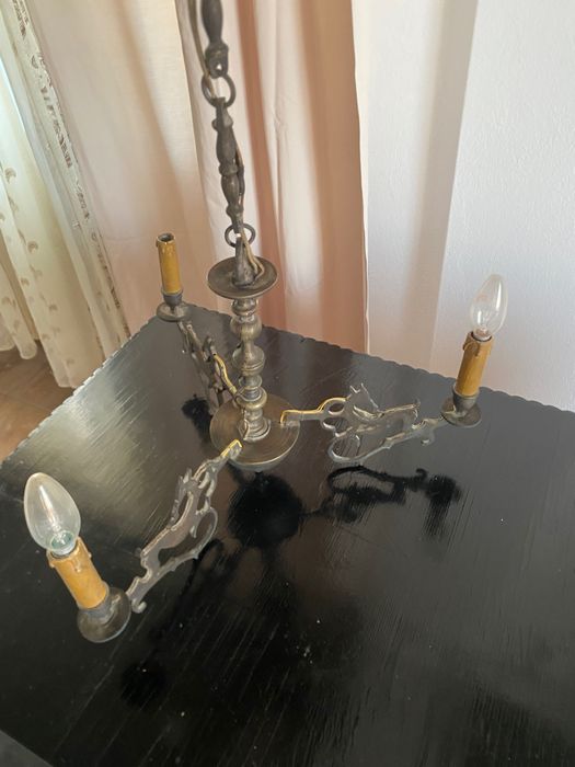 candelabru din metal de epocă