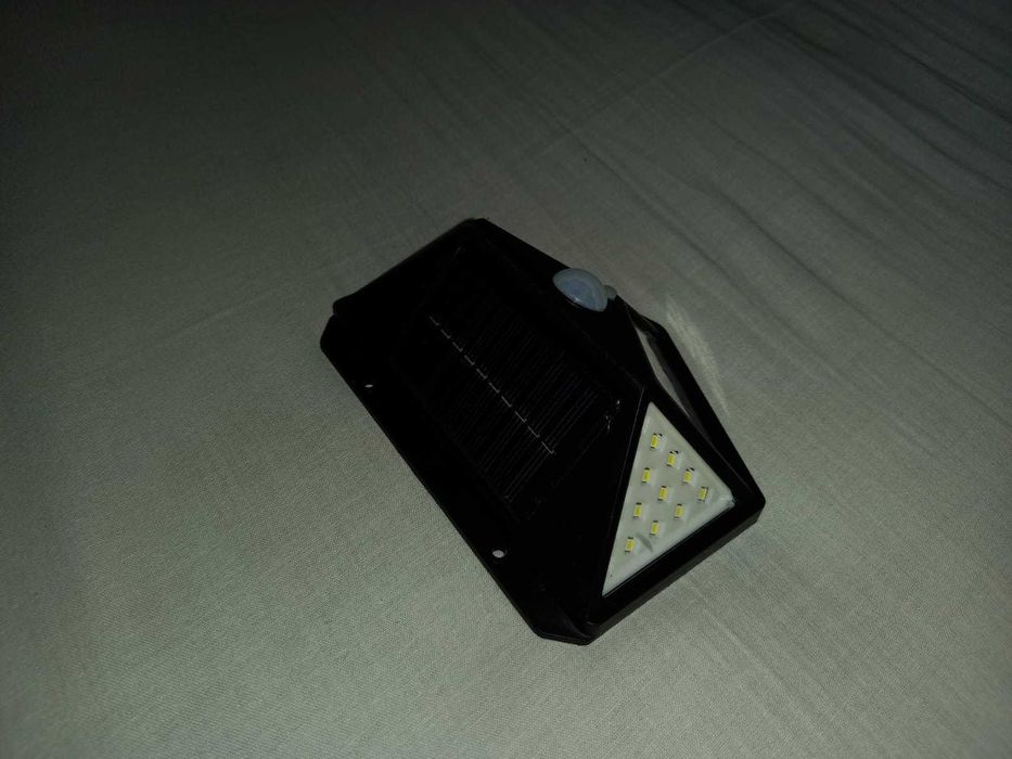 Lampa solara de curte cu senzor de miscare (100 LED SMD)