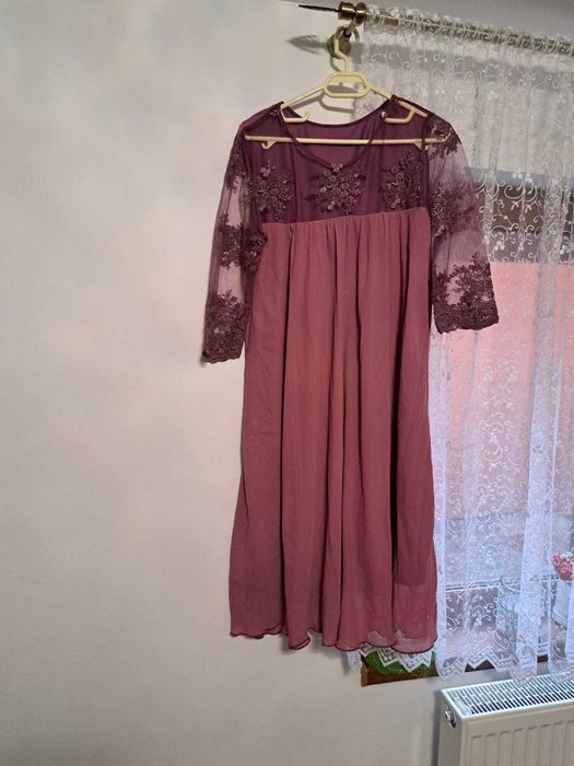 Vand rochii de ocazie