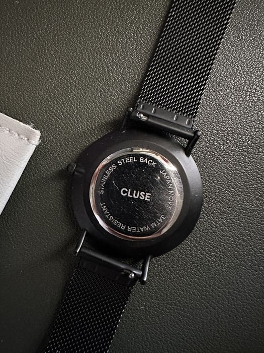 Ceas Cluse negru