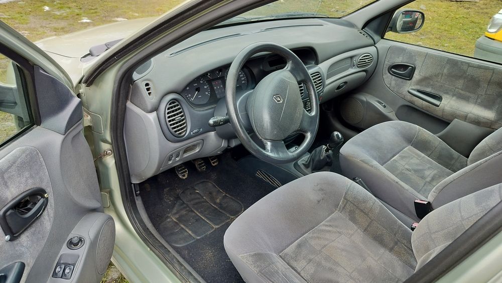 Dezmembrez Renault Megane 1