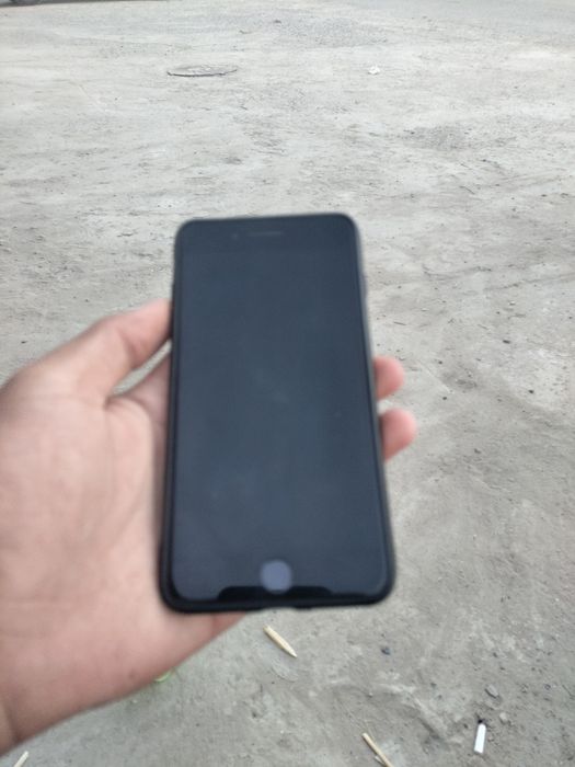 Айфон 8 +.          .