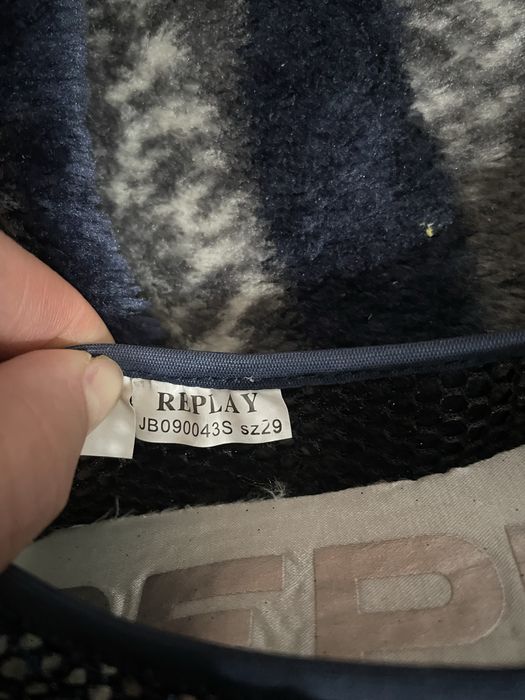 Balerini de piele , noi