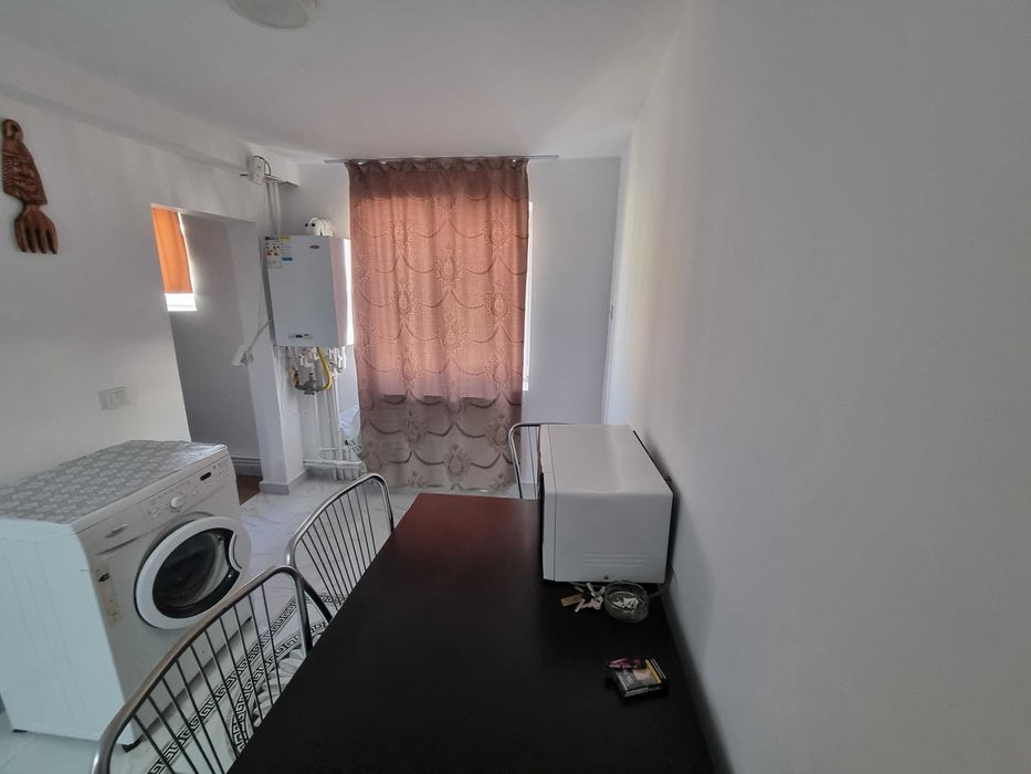Închiriez apartament