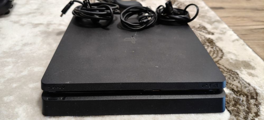 PS 4 cu doua manete