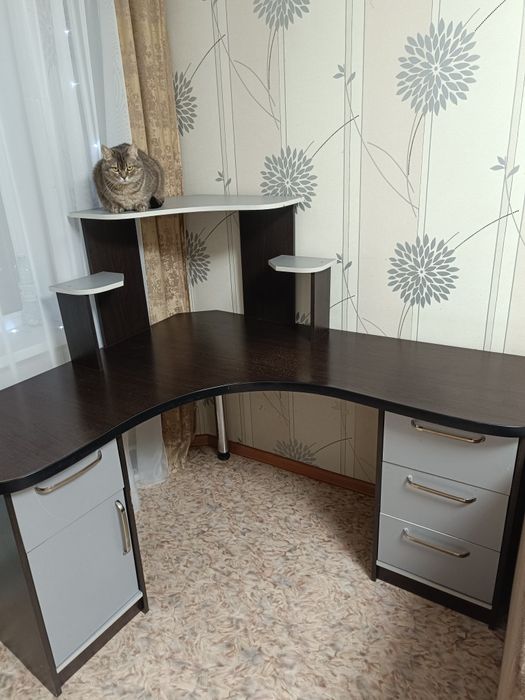 Стол компьютерный