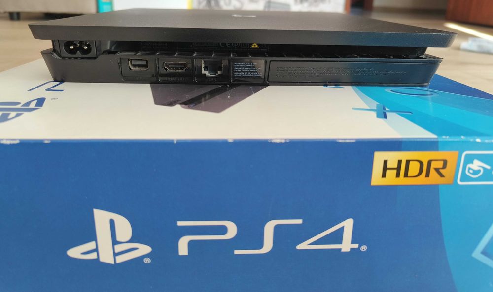PlayStation 4 Slim (500GB)