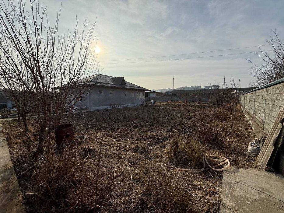 Продаются две дачи.  (площадь 17 соток).  107 000 $. (Возможен торг).