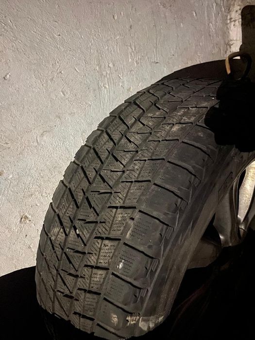 Продам шины с дисками 275/55/20