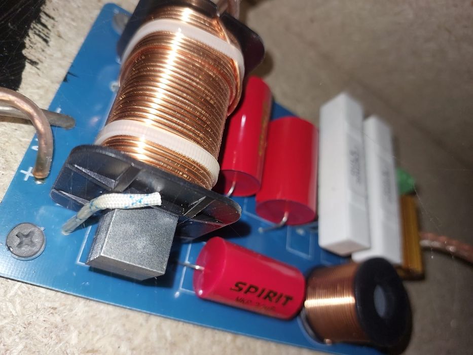 Срочна продам аппаратуру новый колонки усилители большой торг срочна