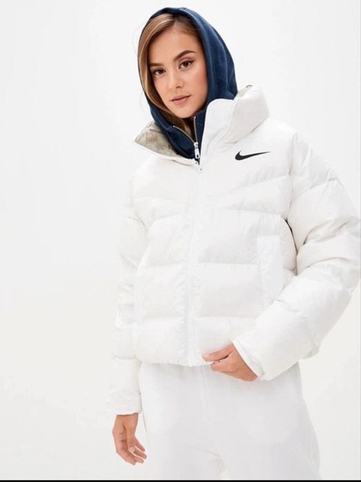 Женский пуховик Nike