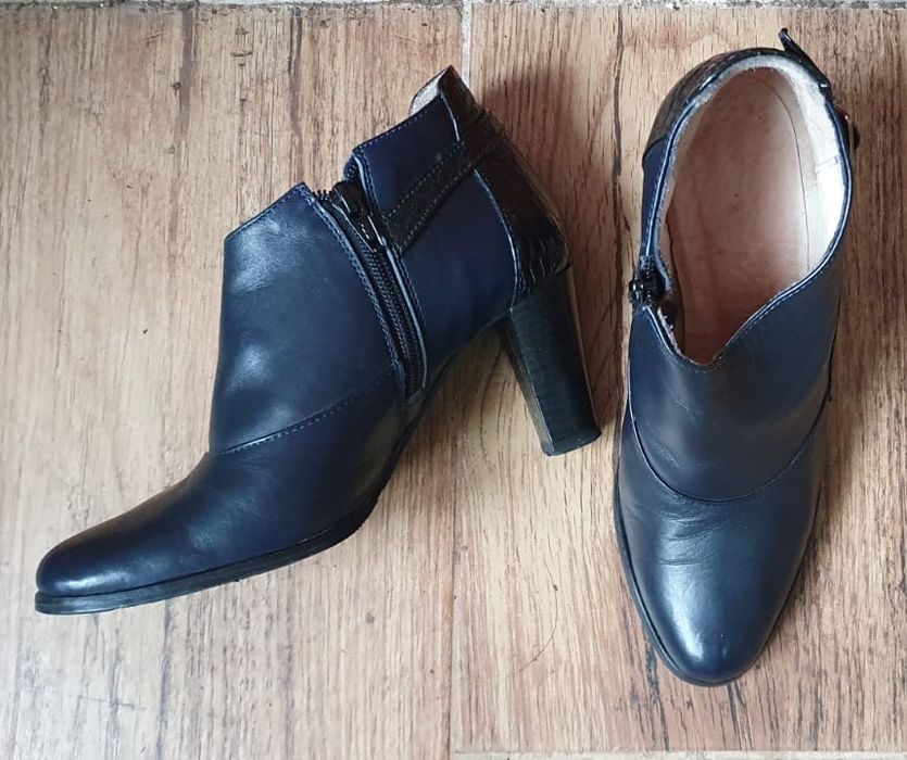 Ghete, botine  negre din piele naturala