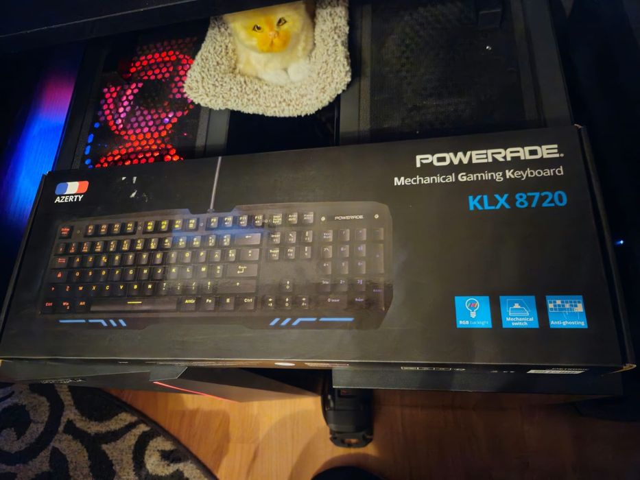 Set tastatura mecanica și mouse ideal cadou noua