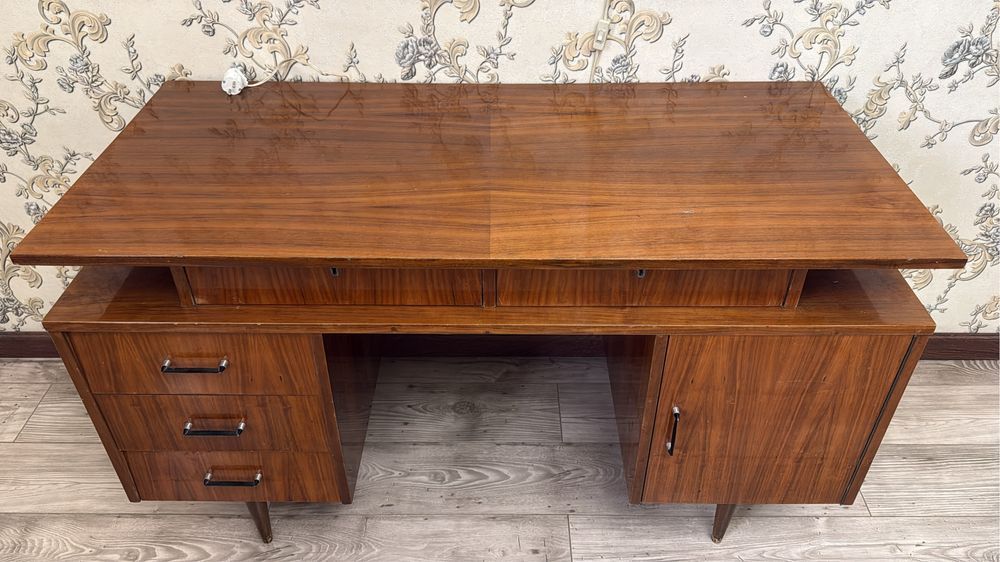 Письменный стол