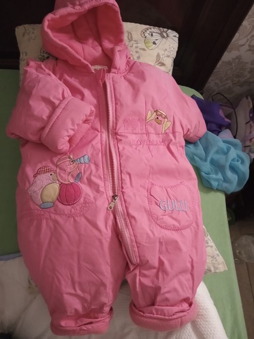 Salopetă iarna pentru bebe, potrivită până la 18 luni