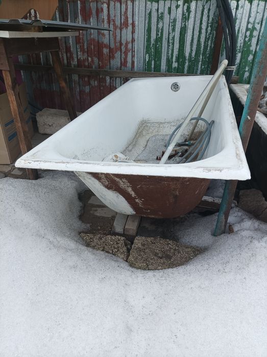 Продам две чугунные ванны