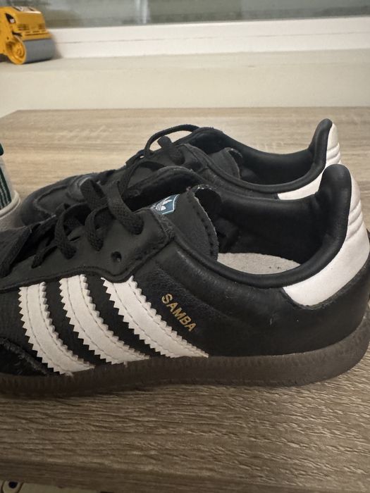 2 чифта Adidas размер 26 унисекс