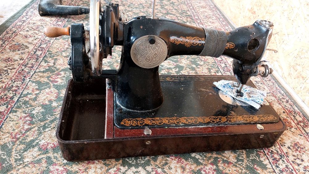 Швейная машинка советская. 6000