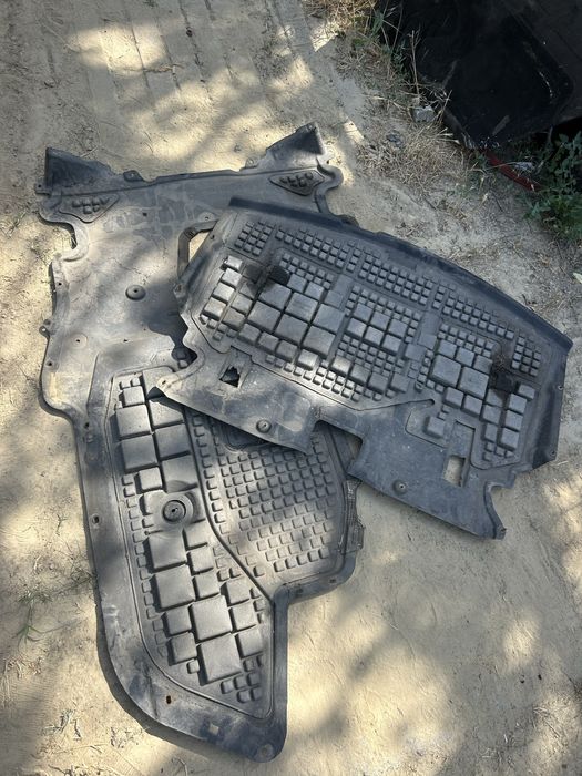 Кори под мотора BMW E60/61 Ръчка!