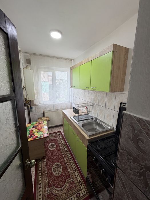 Inchiriez apartament micro 6