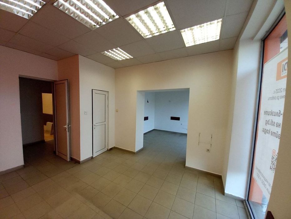 100 кв.м ъглов магазин на Сливница – 2 входа, делим, топ кръстовище