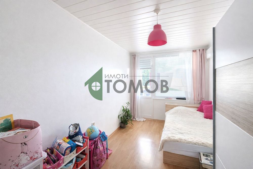 Просторен тристаен апартамент в района на Центъра