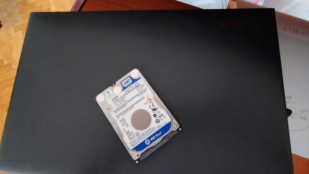 Laptop i3, 15,6", 8 GB RAM, SSD.