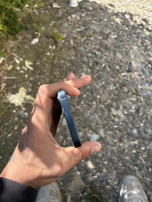 Vând iphone 13 stare impecabila.