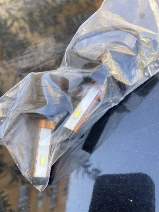 Лед крушки с бяла светлина