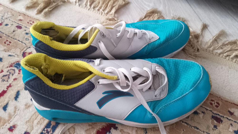 Продам кроссовки и ботинки для рабочих.