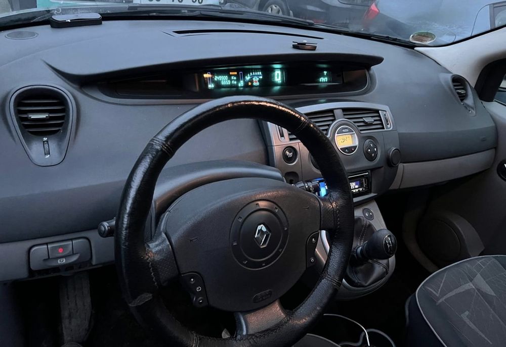 Vând Renault Megane Scenic 2