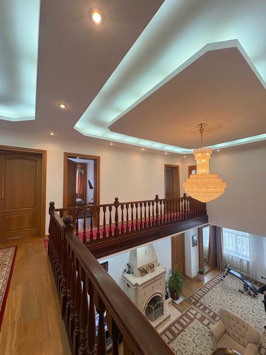 Продам коттедж в самом центре города!