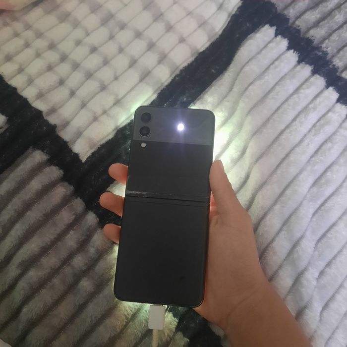Продам samsung galaxy z flip 3 5g