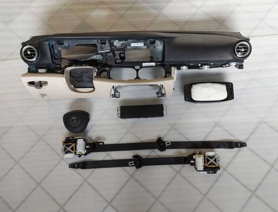 Арматурно табло , колани , airbag Mercedes Klasa E W213 W 213