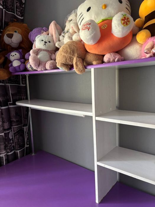 Продам компьютерный стол с полками и ящиками