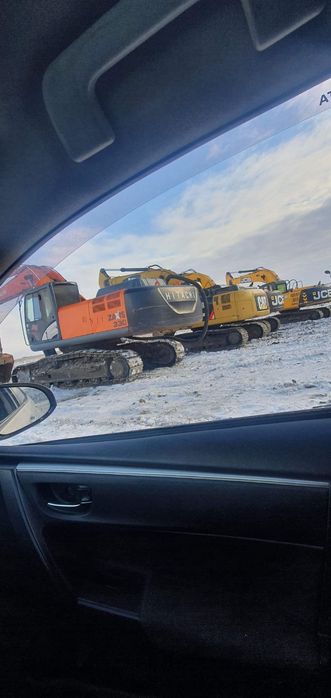 Гусеничный экскаватор