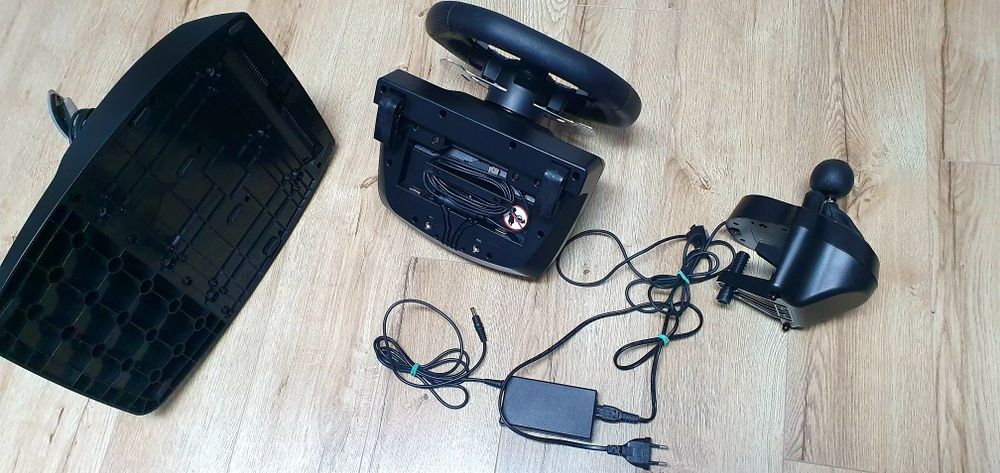 Gaming Volan Logitech G920 Volan+pedal+schimbător+adapter 

Funcționea