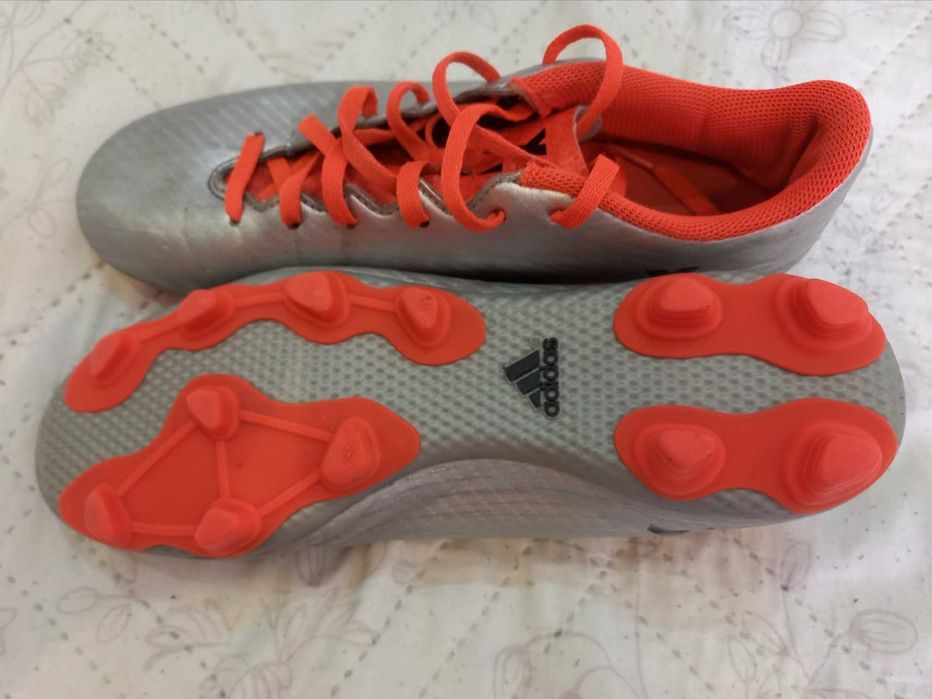 Футболни обувки, бутонки, стоножки