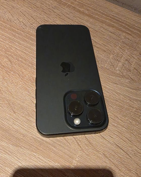 Iphone 15 PRO 87% baterie