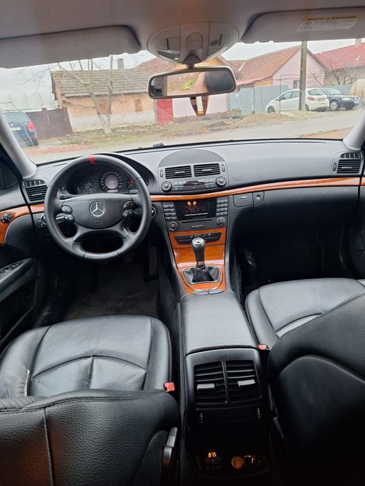 Vând Mercedes E 200 w211
