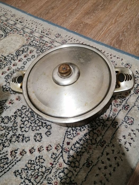 Кастрюля металлическая продам