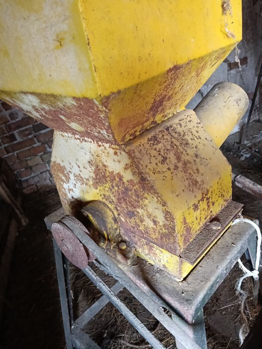 Чукова фуражомелка монофазна