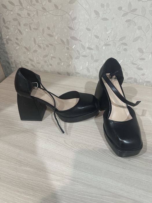 продам туфли на каблуке