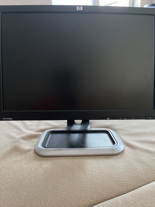 монитор HP L1908w