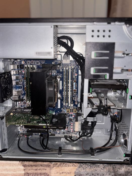 PC Complet / Workstation - 48GB RAM, Intel Xeon, Nividia Quadro K2200, SSD+2TB, Monitor HP 24", Wi-Fi + Tastatură