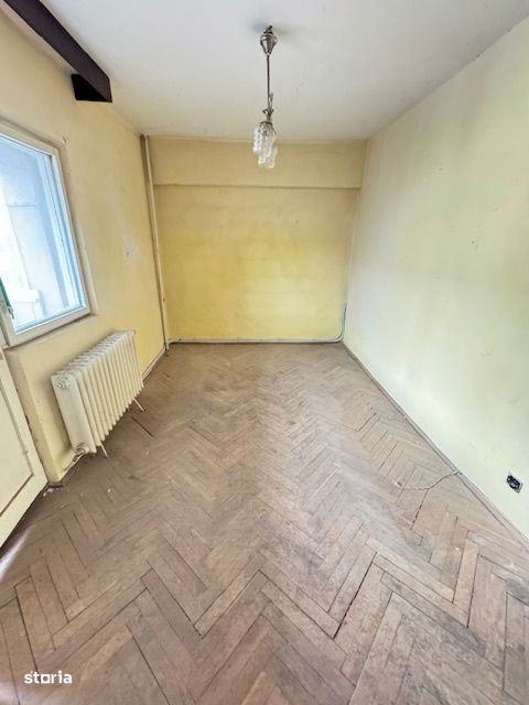 Apartament 2 camere de vanzare, ultracentral, B-dul Republicii, Barlad