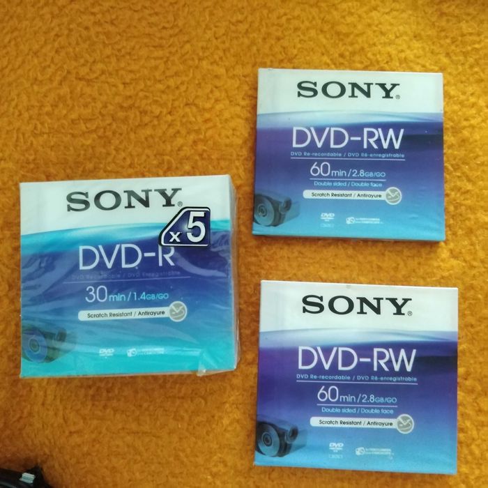 Camera video cu DVD Sony DVD 92E cu 7  mini  DVD de 8 cm Sony sigilate