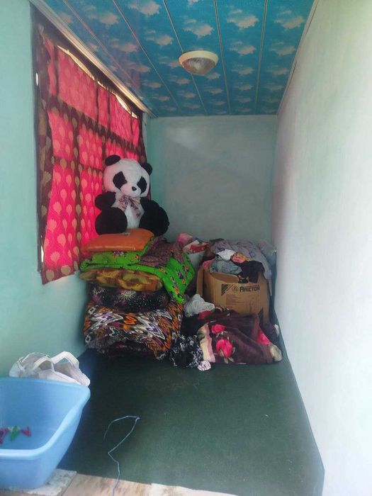 Ohangaron shahri 4 mikro rayonda 1 xonali kvartira sotiladi