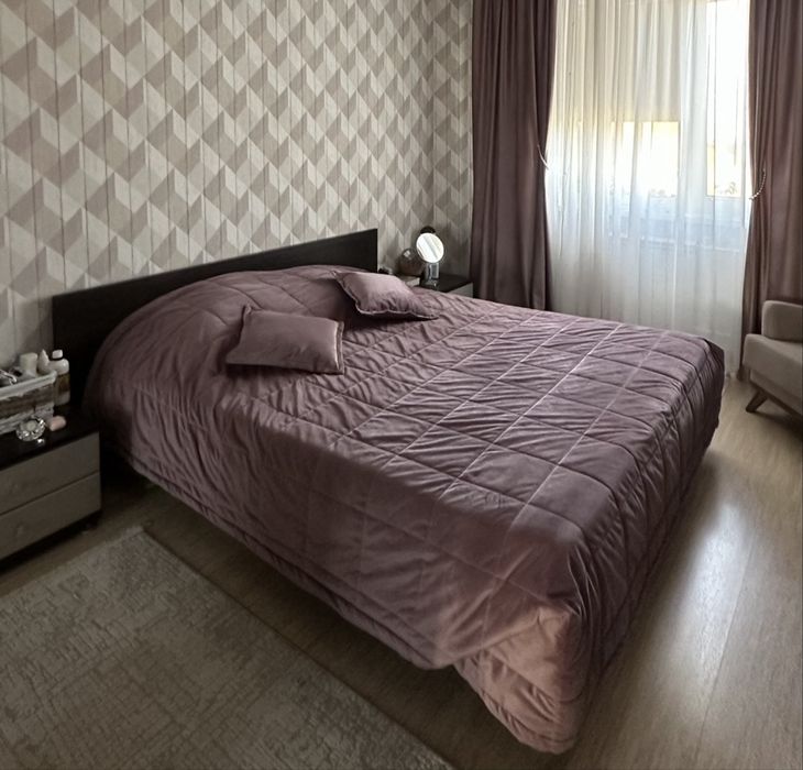 Покрывало с подушками бархатное