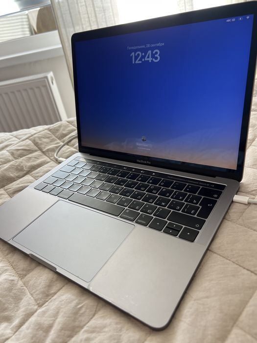 Продам ноутбук Mac pro touchbar